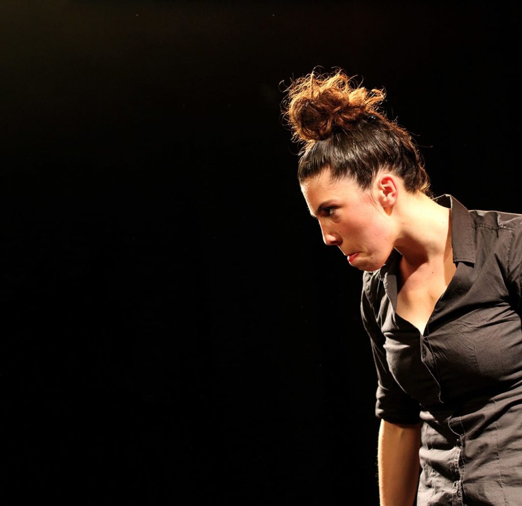 LA FAMILLE VIENT EN MANGEANT